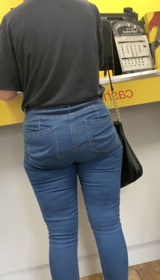 UK milf clenching her ass in jeans  15 of 16 pics