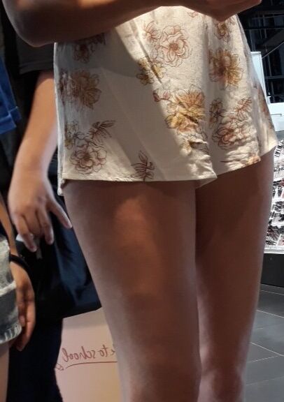 hot young girl shopping 8 of 11 pics