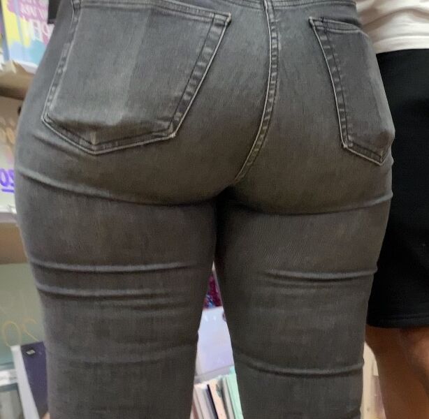 UK phat ass teen in jeans  10 of 40 pics