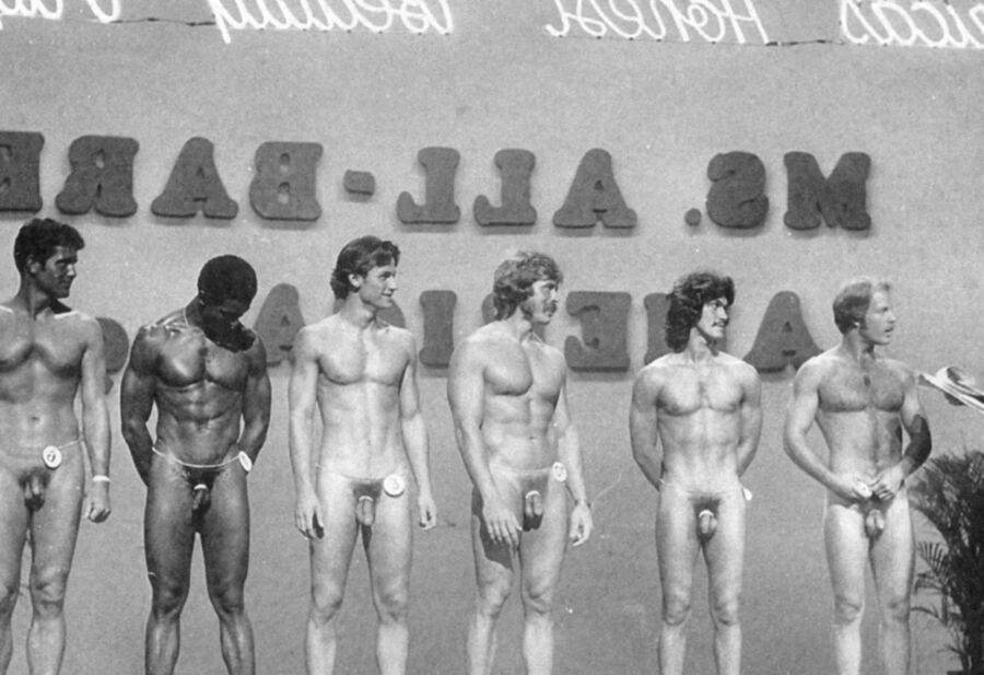 Vintage male nude on stage 7 of 13 pics