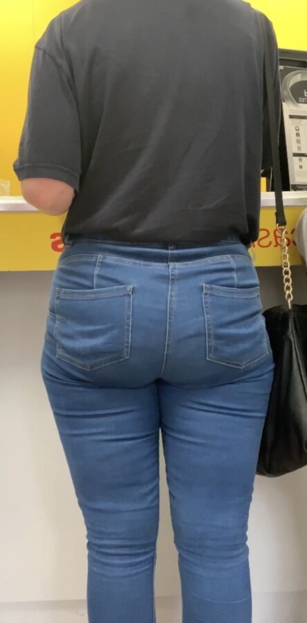 UK milf clenching her ass in jeans  1 of 16 pics