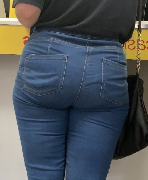 UK milf clenching her ass in jeans  9 of 16 pics