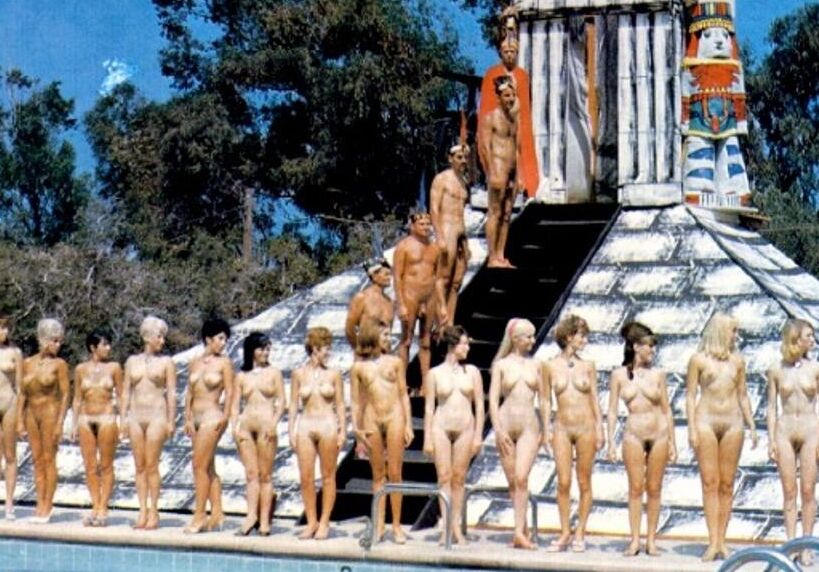 Vintage male nude on stage 13 of 13 pics