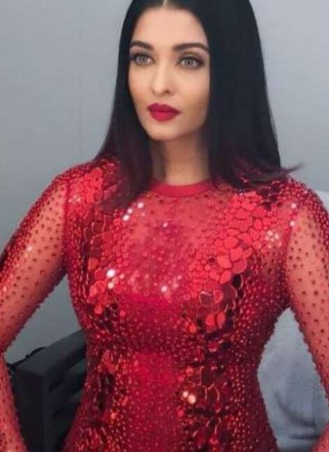 Aishwarya Rai sissy captions 11 of 12 pics