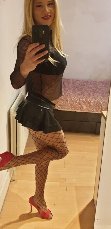 Some Random Awesome UK Shemale and Tranny Sluts You Can Rent Out 17 of 38 pics