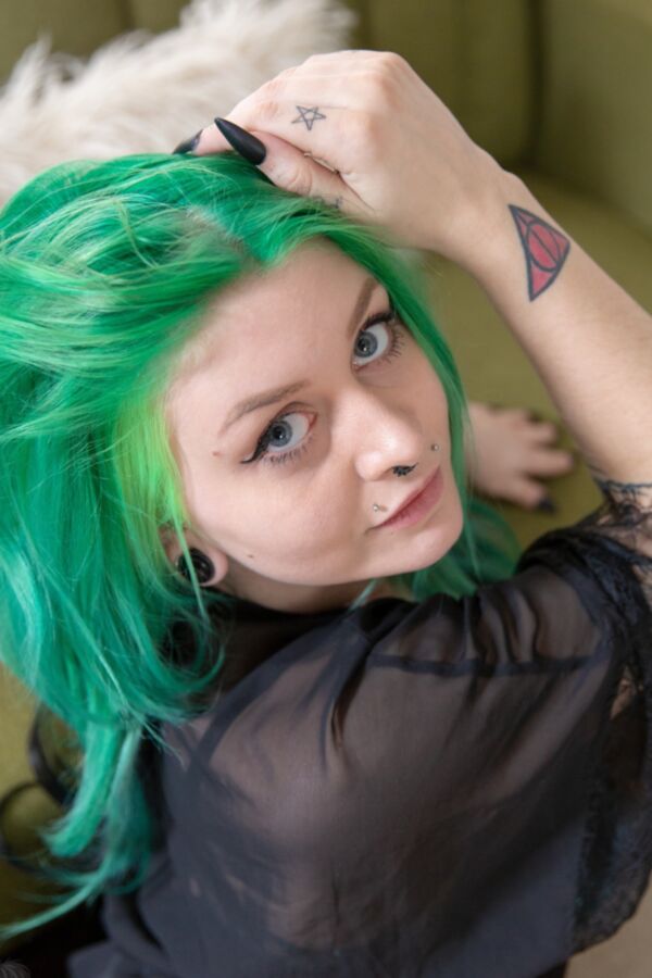 Suicide Girls - Chalk - Daylily 5 of 59 pics