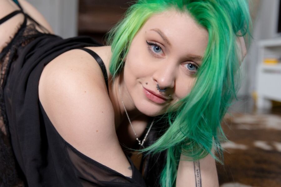 Suicide Girls - Chalk - Daylily 12 of 59 pics