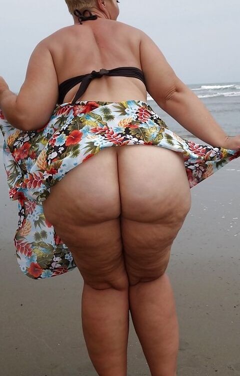 Big Asses for Your Pleasure 17 of 23 pics