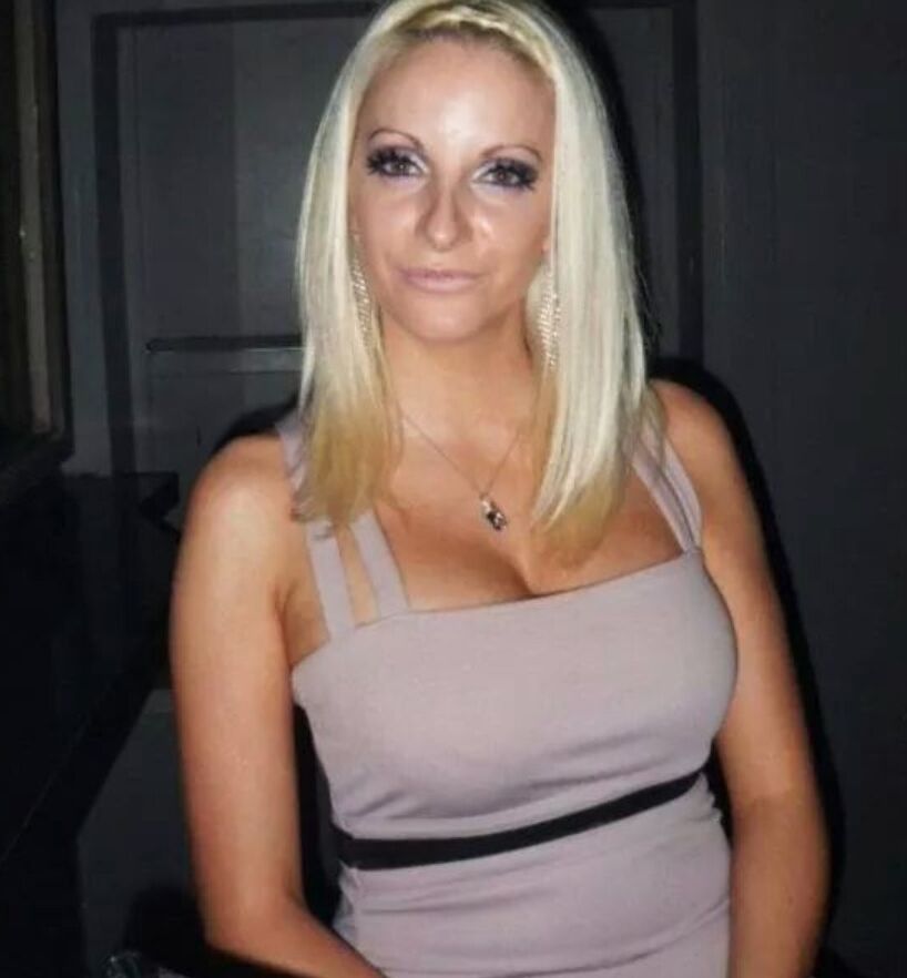 Sarah stupid orange clown face old Chav with a hot body 13 of 24 pics