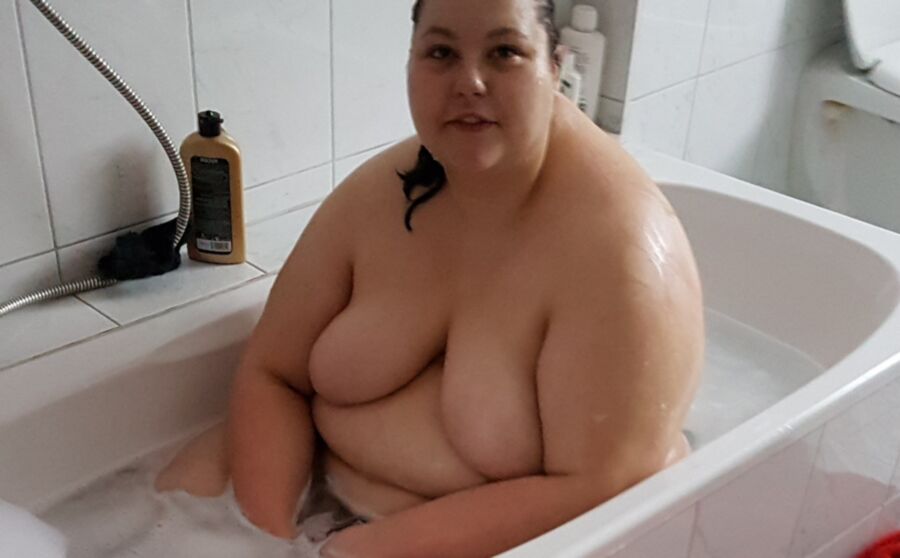 Fat Slut Taking A Bath Exposed 8 of 15 pics