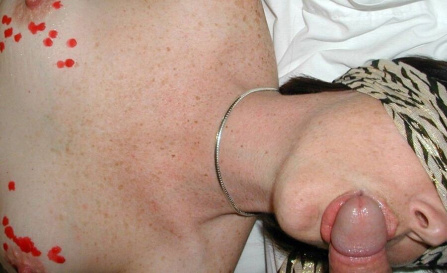 AMATEUR, PALE, FRECKLED, MATURE, DICK SUCKING JEWISH MOTHER 6 of 33 pics