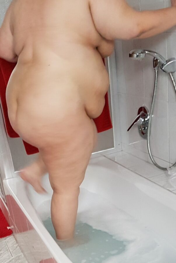 Fat Slut Wife Taking A Bath Exposed 12 of 12 pics