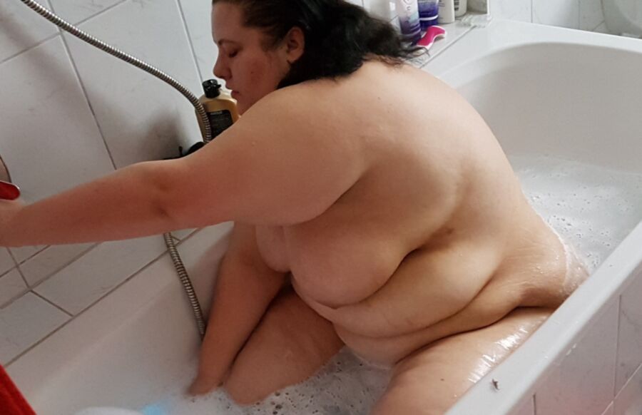 Fat Slut Wife Taking A Bath Exposed 1 of 12 pics