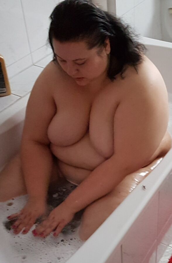 Fat Slut Wife Taking A Bath Exposed 9 of 12 pics
