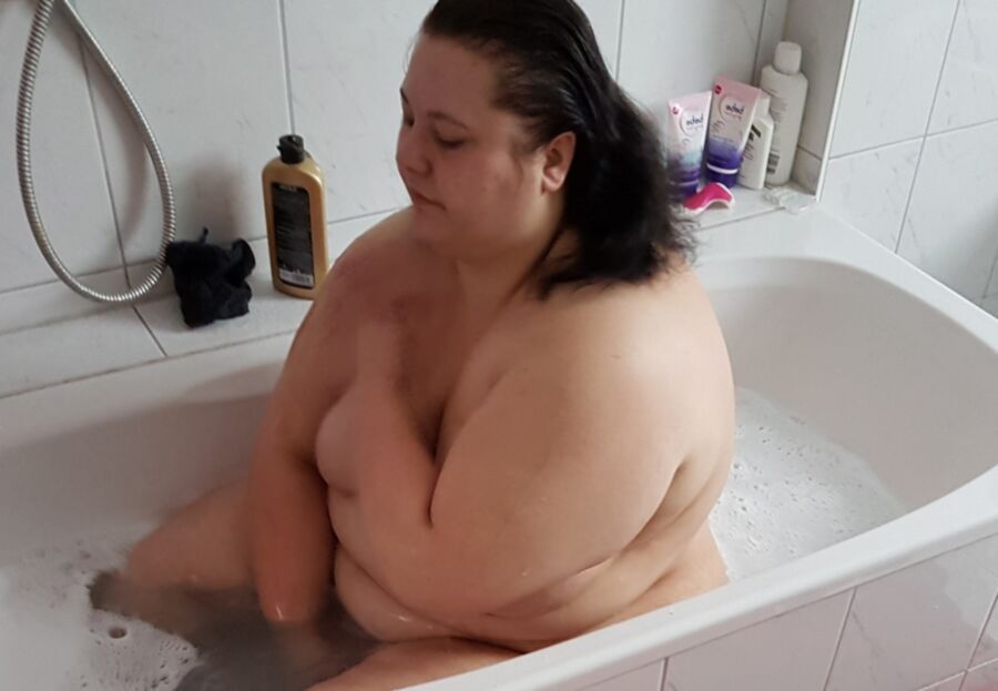 Fat Slut Wife Taking A Bath Exposed 8 of 12 pics