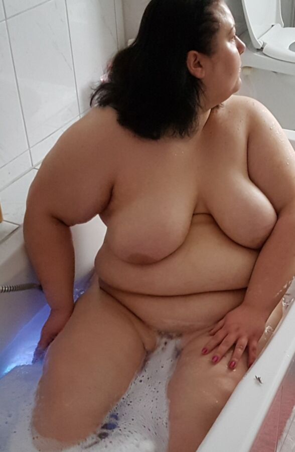 Fat Slut Wife Taking A Bath Exposed 11 of 12 pics