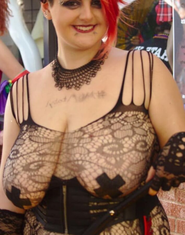 Young College Student BBW Goth WIth An AMAZING Body! 7 of 32 pics