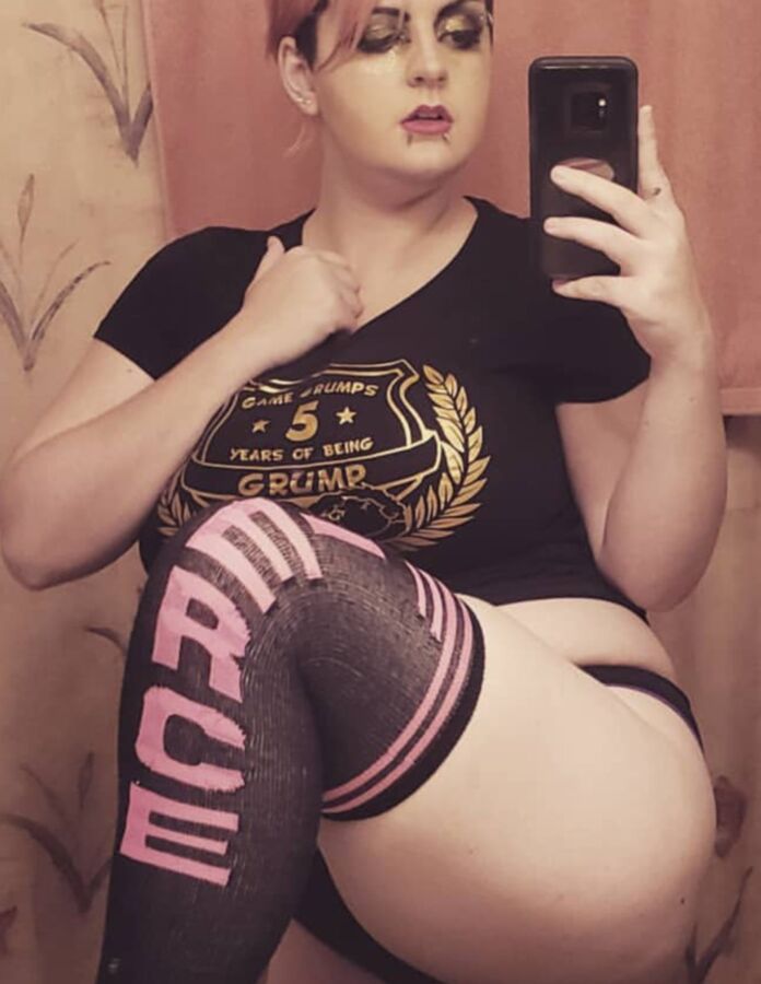 Young College Student BBW Goth WIth An AMAZING Body! 3 of 32 pics