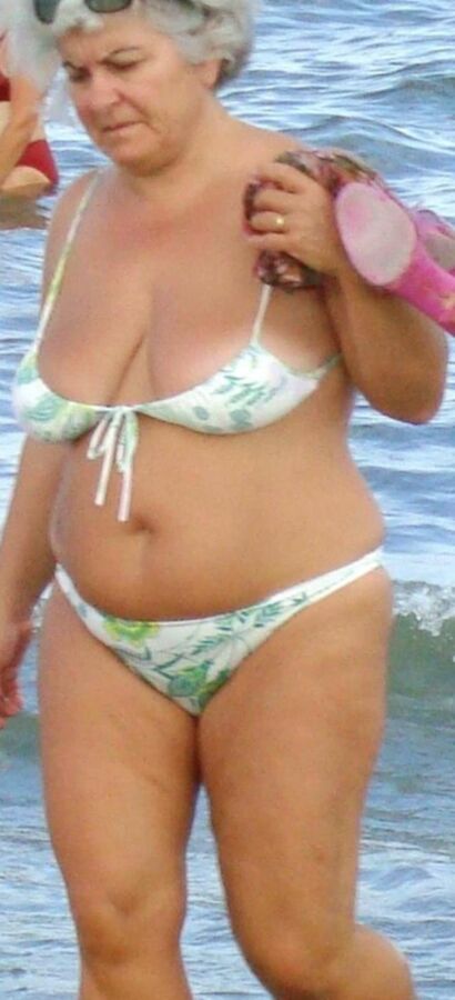 Granny in mini-bikini on the beach 10 of 10 pics