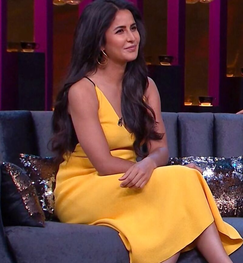 Katrina Kaif- Busty Sexy Indian Celeb Fun Chat with Varun Dhawan 6 of 30 pics