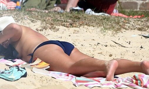 Fiona Falkiner shows off her curves in a tiny two piece at Beach 5 of 15 pics