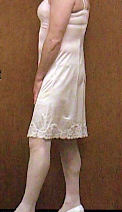 Noosed in a White Dress 20 of 60 pics