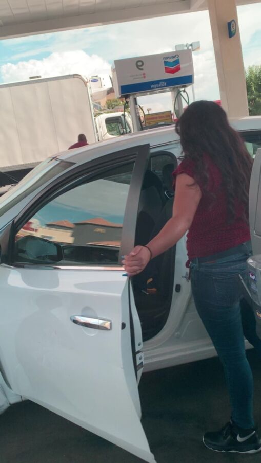 Car Wash Ass Bend Over Latina 3 of 5 pics
