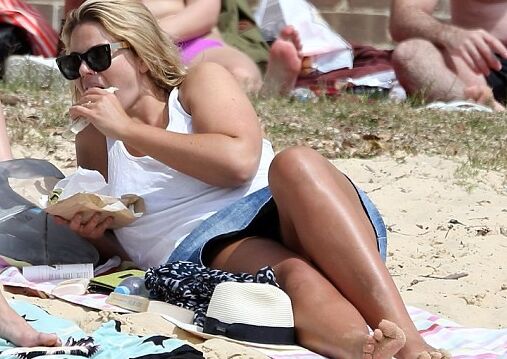 Fiona Falkiner shows off her curves in a tiny two piece at Beach 12 of 15 pics