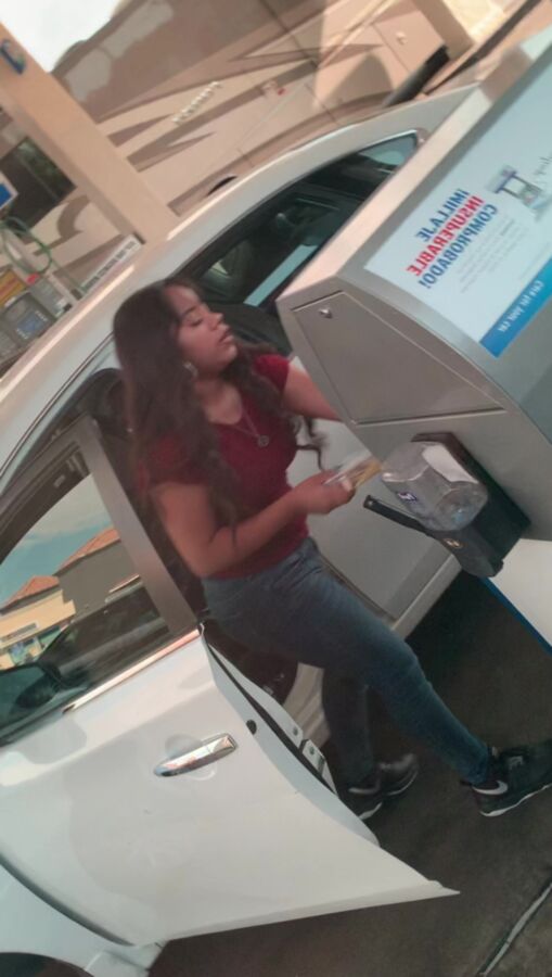 Car Wash Ass Bend Over Latina 5 of 5 pics