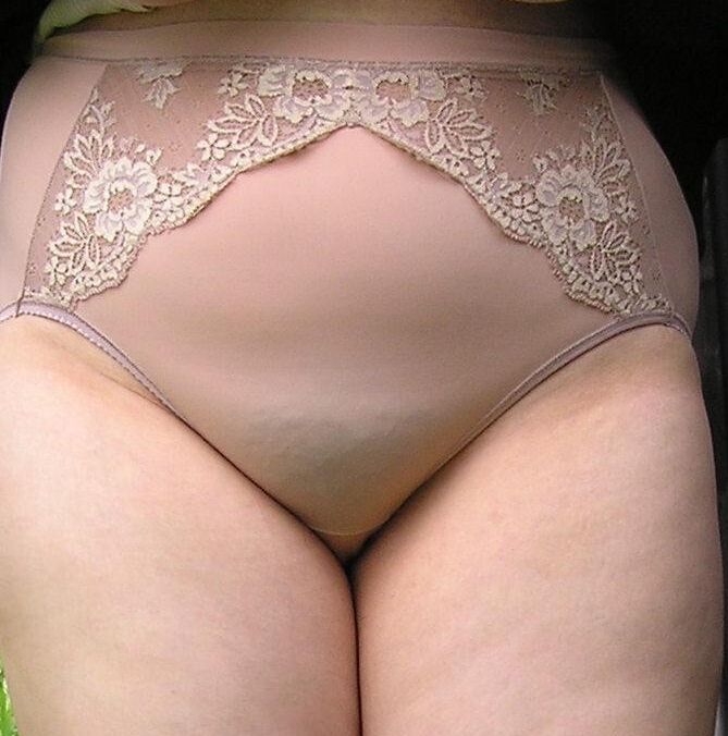 Chubby wanking babe panties