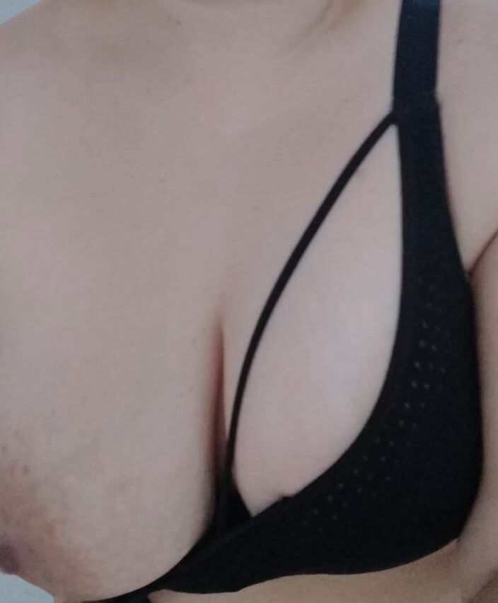 Hot Wife Boobs 11 of 14 pics