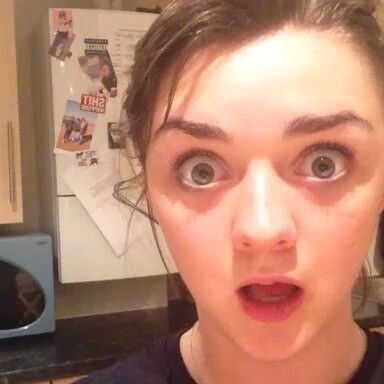 Maisie William has SEXY FACES! 4 of 12 pics