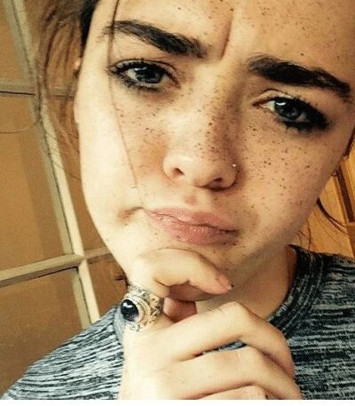 Maisie William has SEXY FACES! 1 of 12 pics