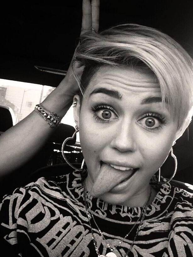 Miley Cyrus has SLUTTY FACES! 12 of 18 pics