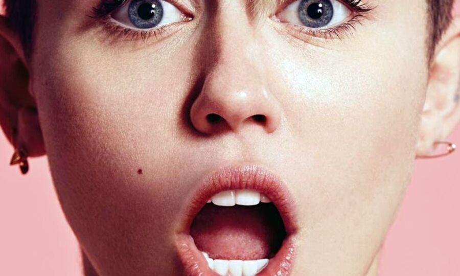 Miley Cyrus has SLUTTY FACES! 5 of 18 pics