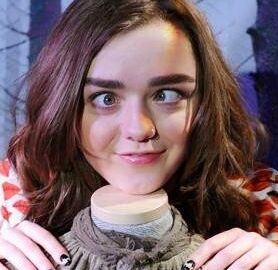 Maisie William has SEXY FACES! 7 of 12 pics