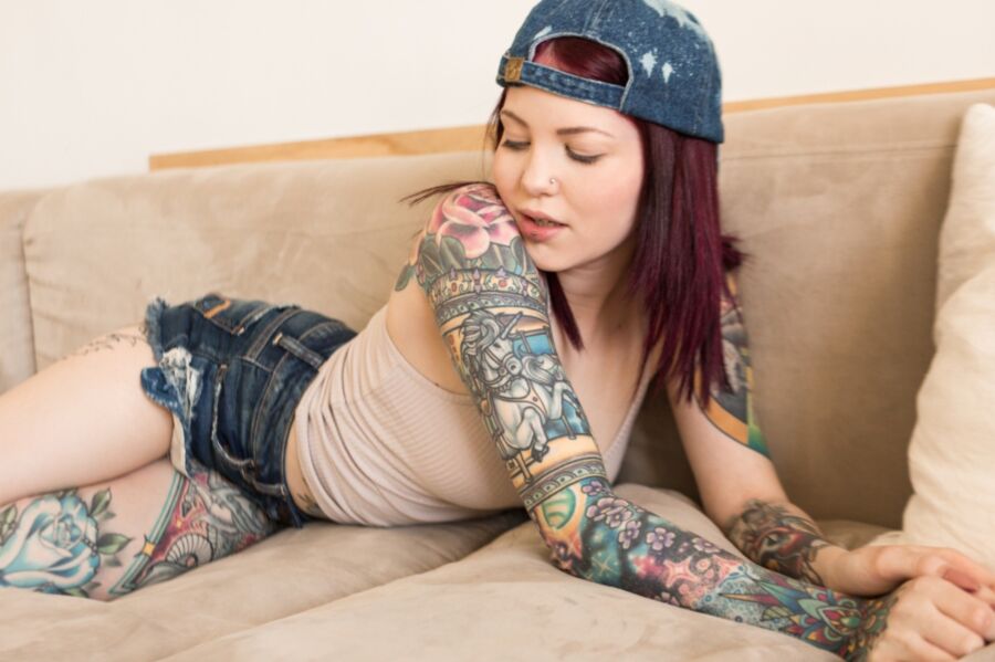 Suicide Girls - Lunablu - Closer 6 of 45 pics