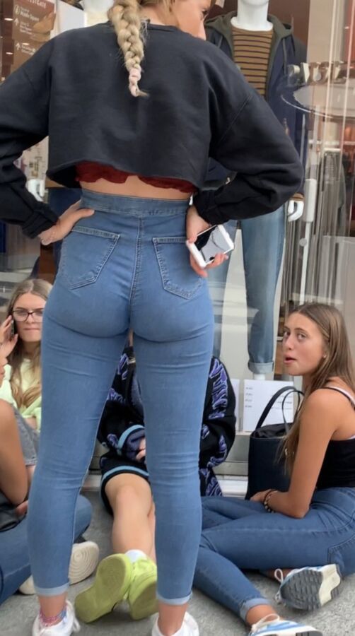 OMG!!! HORNY BRITISH TEEN ARSE IN JEANS!!! FAP FAP FAP 15 of 64 pics