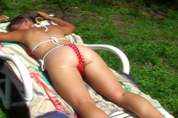 Florida Mature Cynthias Ass Sunbathing 6 of 42 pics