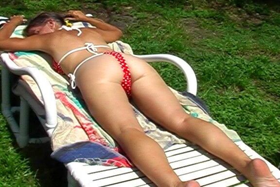 Florida Mature Cynthias Ass Sunbathing 9 of 42 pics