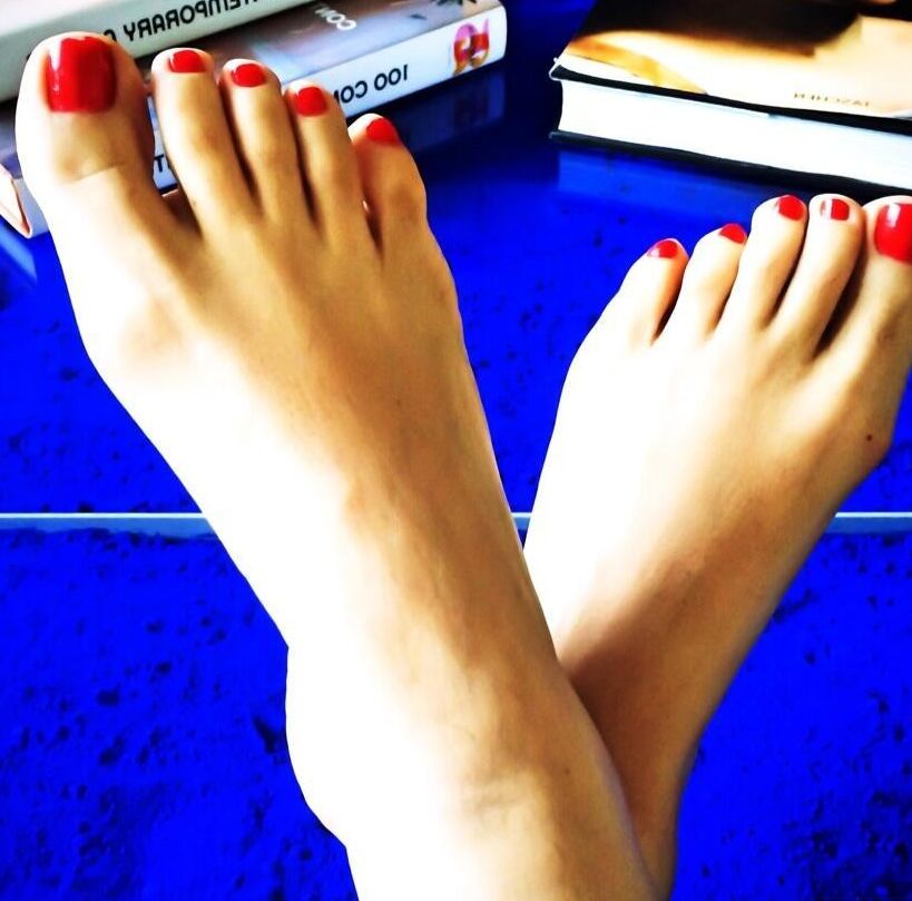 Carolina Kasting is OBSESSED with her own feet 11 of 53 pics