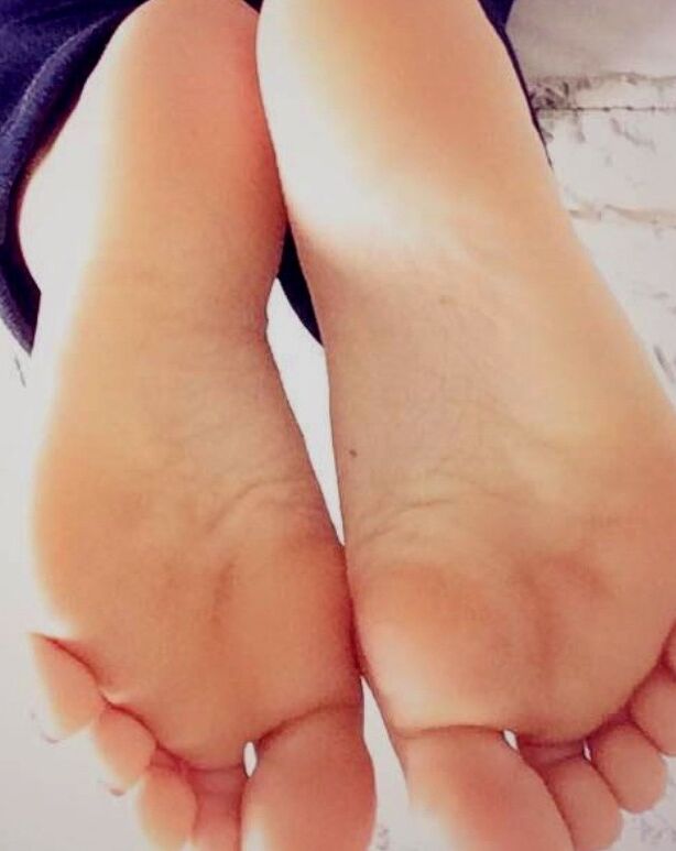 Carolina Kasting is OBSESSED with her own feet 16 of 53 pics