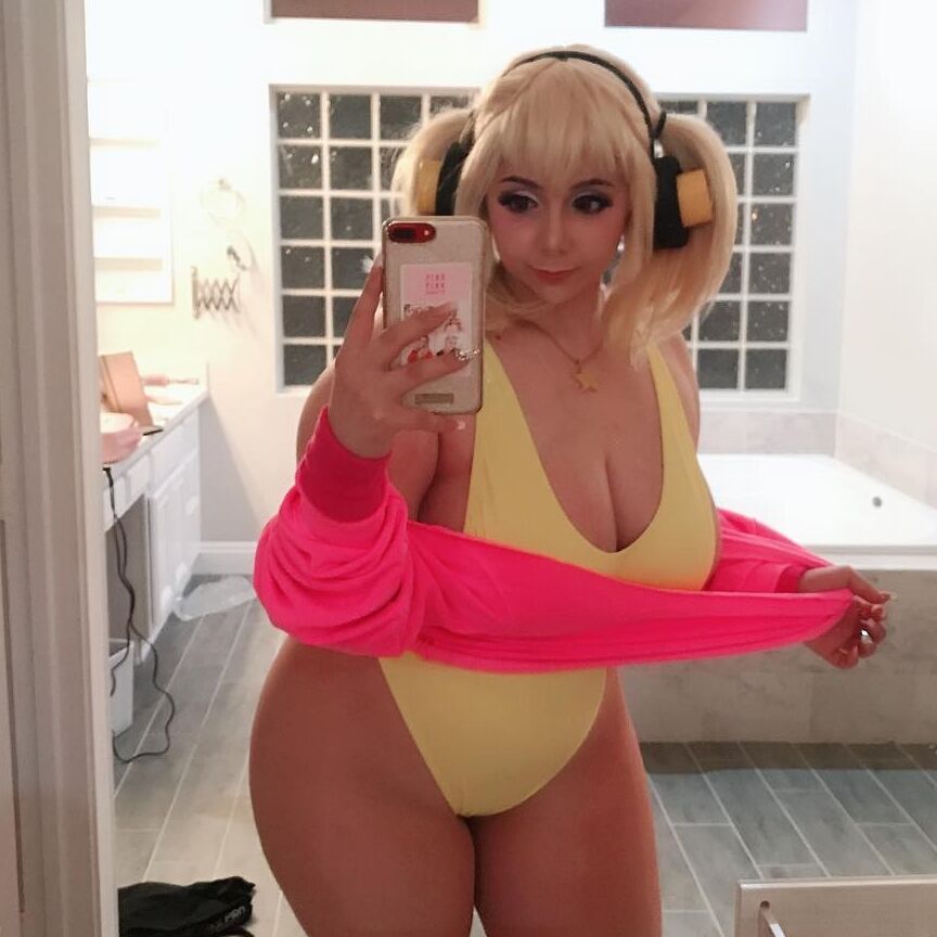 Mariah Mallad - Thick Cosplay Model 17 of 36 pics