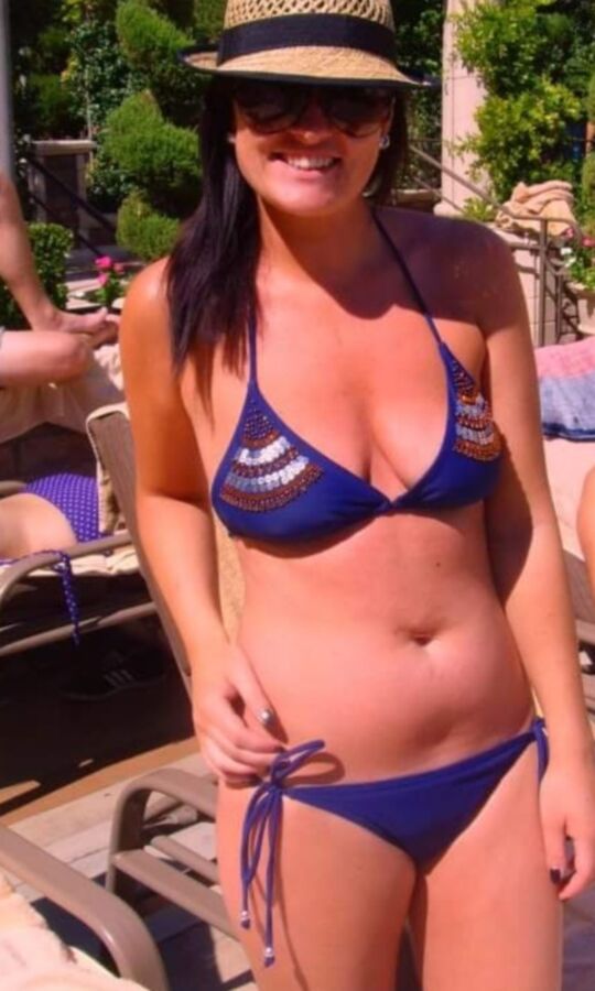 PERFECT MILF SIOBHAN SHOWING OFF HER BODY IN BIKINIS 8 of 23 pics