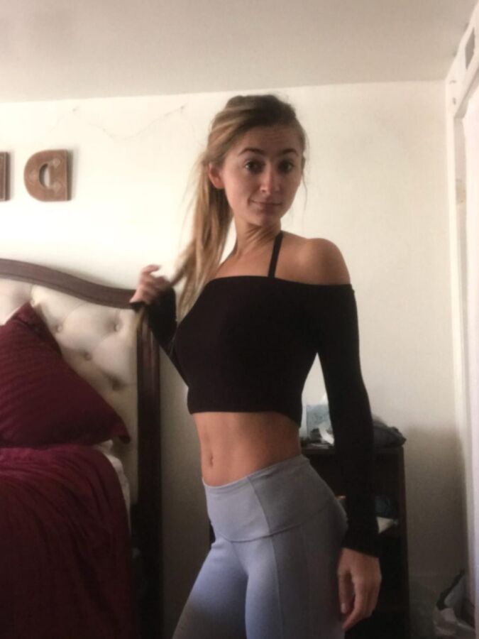 Tight Body Amateur 1 of 24 pics