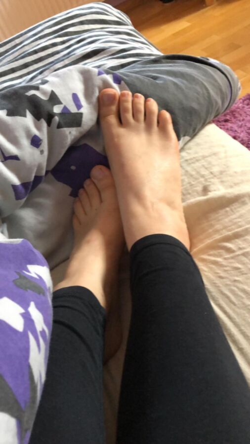 sweet teen feet 24 of 30 pics