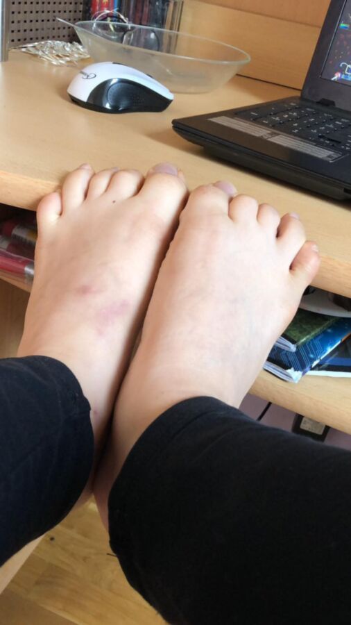 sweet teen feet 14 of 30 pics