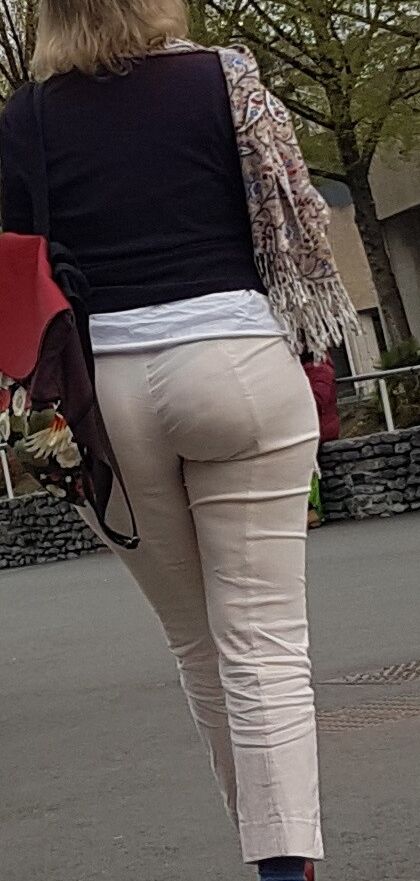 Lovely Granny See Trough Thong (candid) 8 of 37 pics