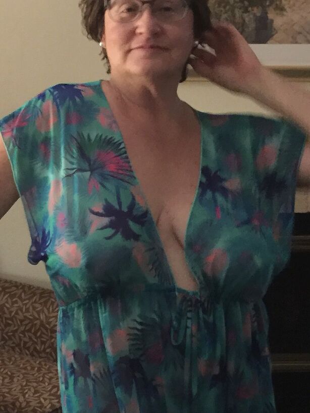 Real Mom Big Tits help me more of this beauty 2 of 3 pics