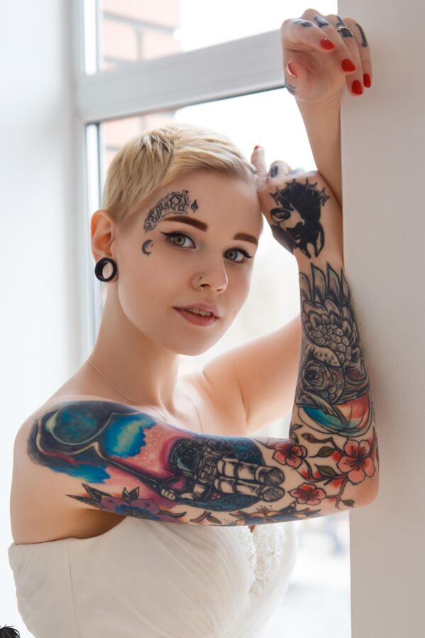 Suicide Girls - Eeviebrown - Delicate Flower 6 of 42 pics